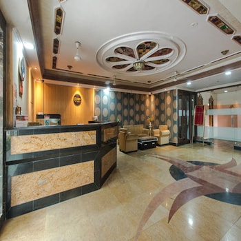 hotel meenakshi palace