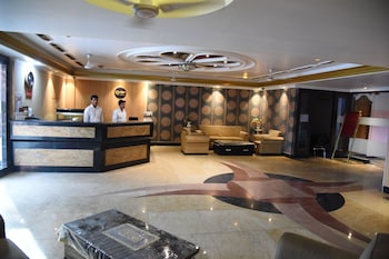 hotel meenakshi palace