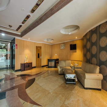 hotel meenakshi palace
