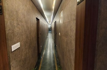 hotel meenakshi palace