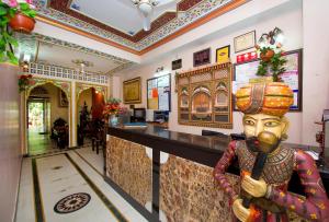 Hotel Moon Light Palace Jaipur,S 34, Shanti Nagar, Near Labur Court,3 star