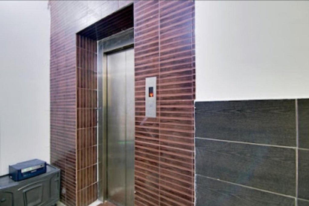 Hotel The Lazeez,Lajpat Nagar>>Delhi,2 star