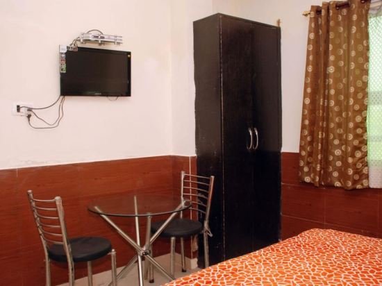 Hotel The Lazeez,Lajpat Nagar>>Delhi,2 star