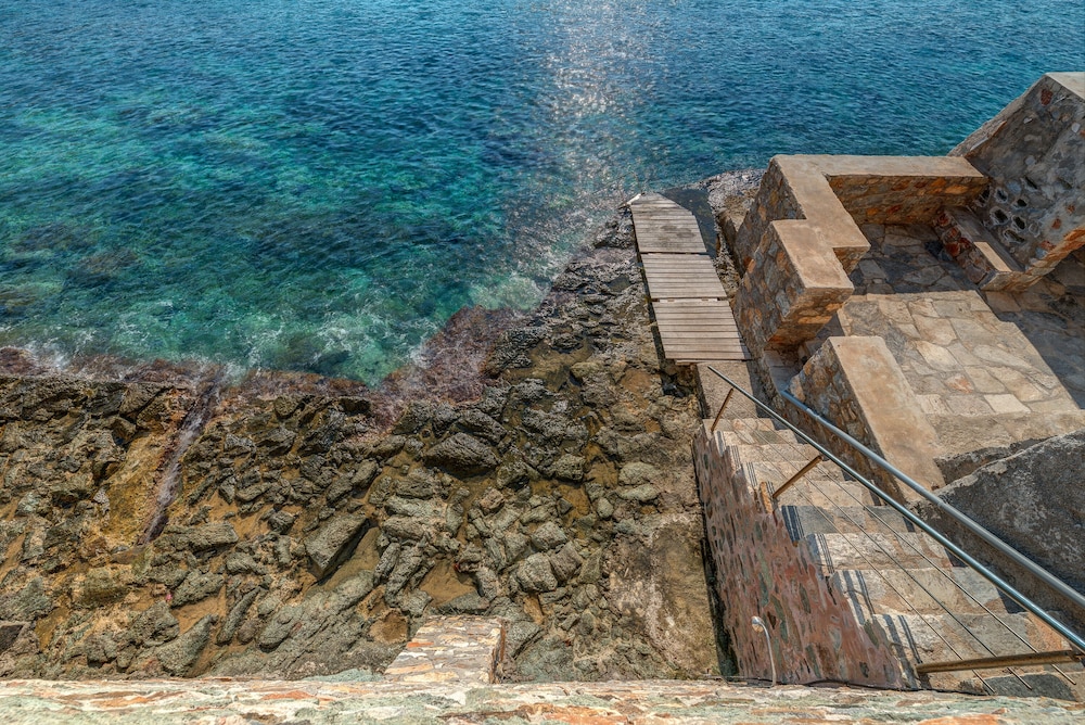 apollonion palace hotel