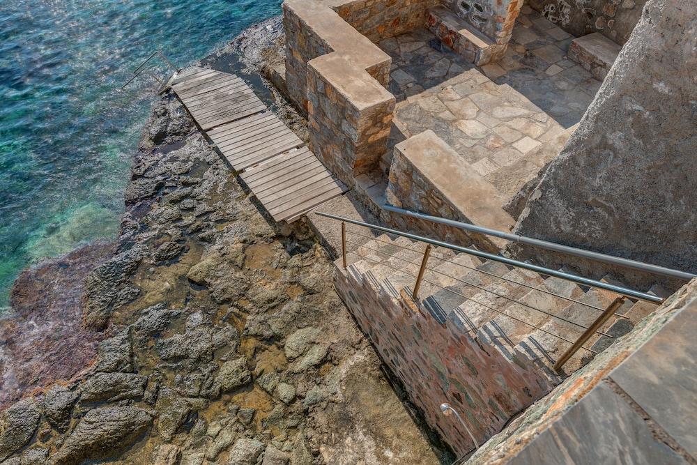 apollonion palace hotel