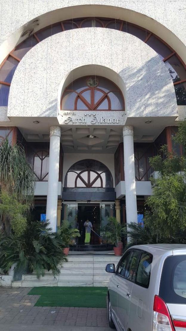 hotel arch manor deluxe