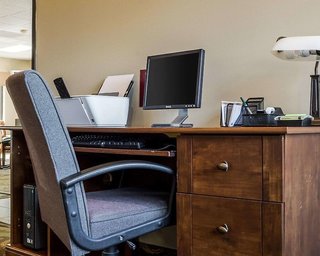 quality suites near west acres
