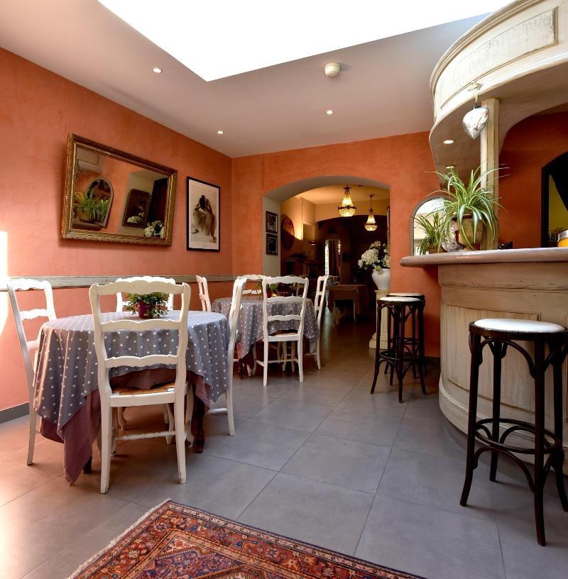 pernes les fontaines