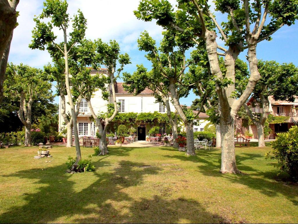 pernes les fontaines