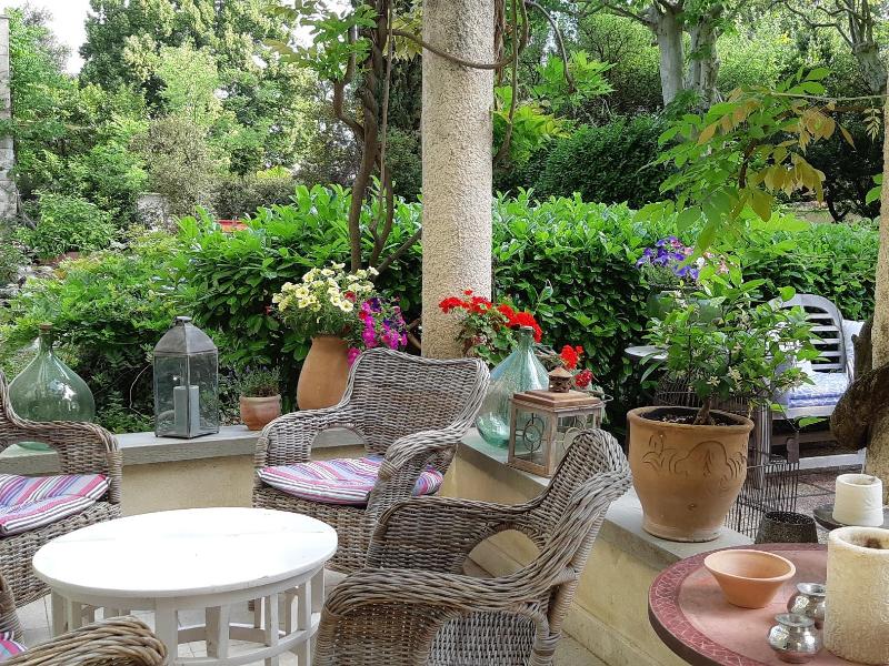 pernes les fontaines