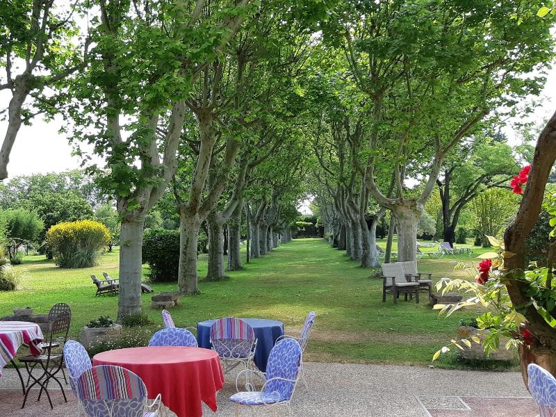 pernes les fontaines