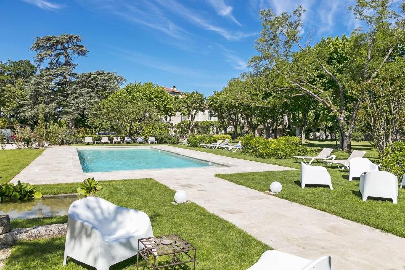 pernes les fontaines