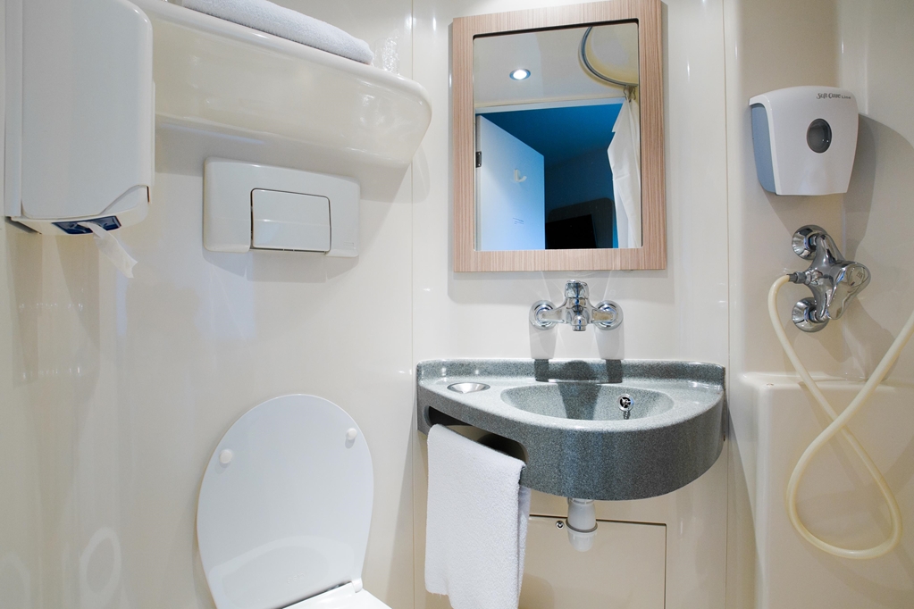 premiere classe angers sud les ponts de ce