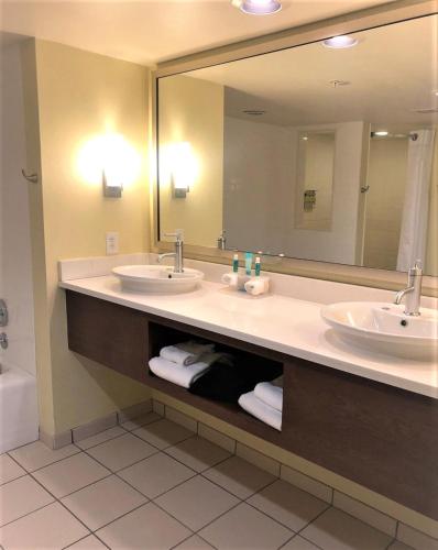 holiday inn express indianapolis fishers by ihg
