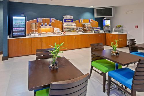 holiday inn express indianapolis fishers by ihg