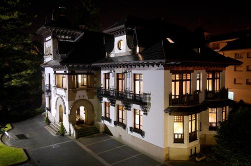 palacio arias and hotel y apartamentos arias