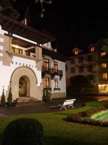 palacio arias and hotel y apartamentos arias