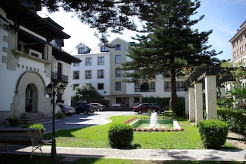 palacio arias and hotel y apartamentos arias