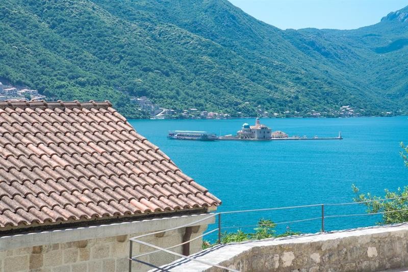 hotel and restaurant conte