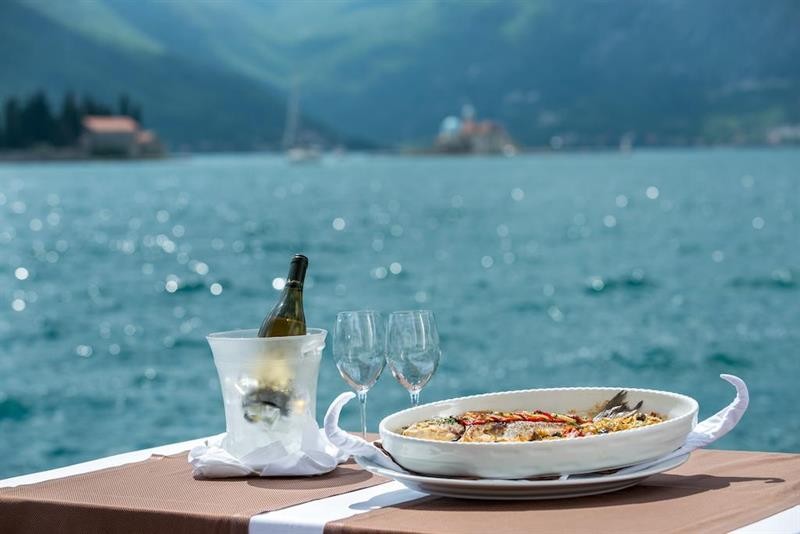 hotel and restaurant conte