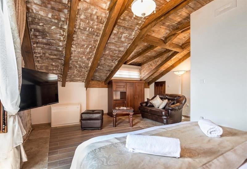 hotel and restaurant conte