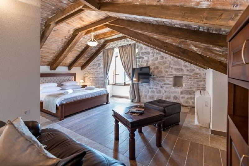 hotel and restaurant conte