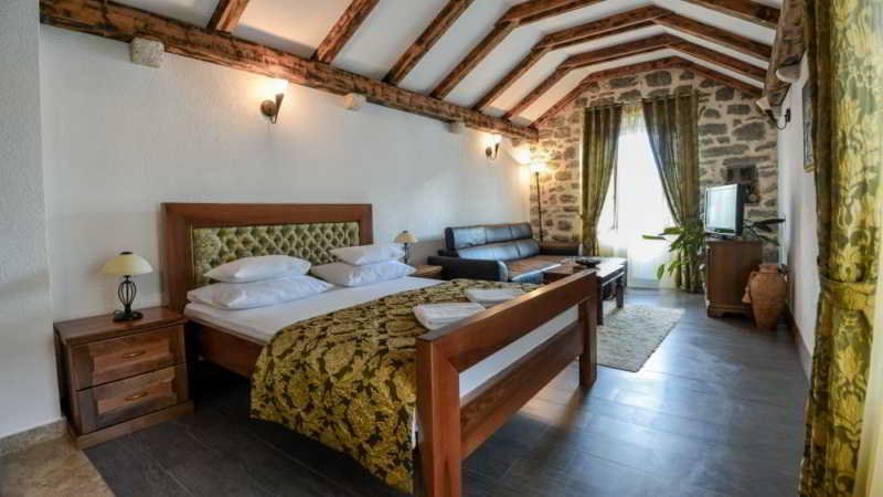 hotel and restaurant conte