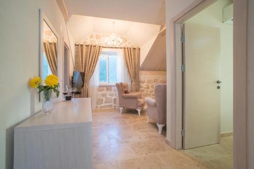 hotel and restaurant conte