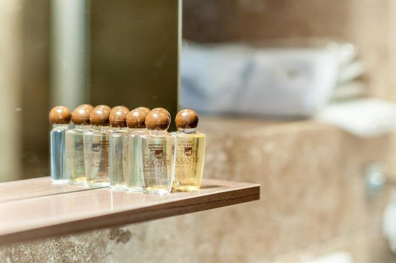 hotel and restaurant conte