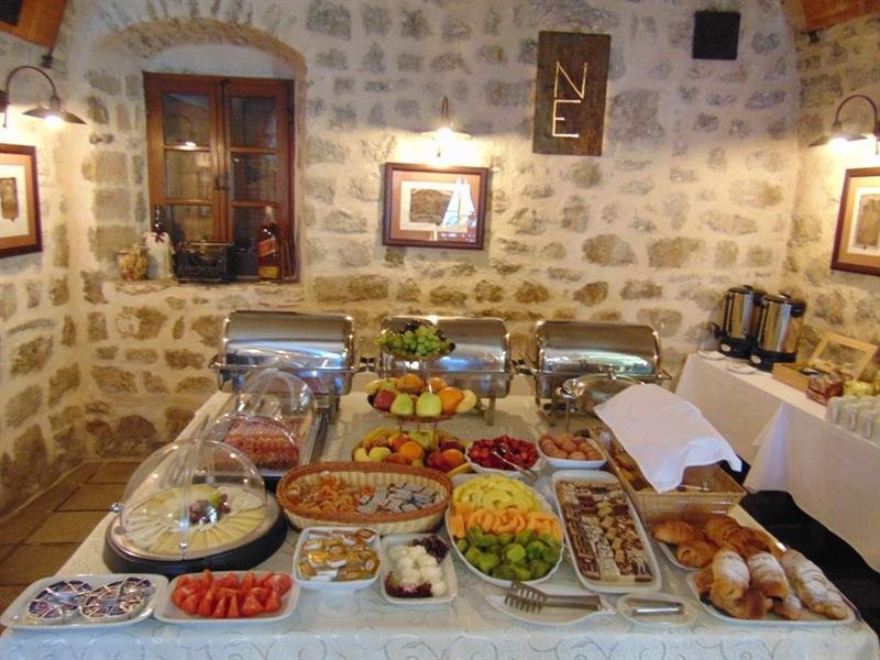 hotel and restaurant conte