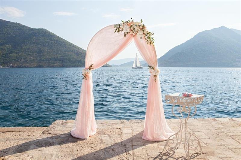 hotel and restaurant conte