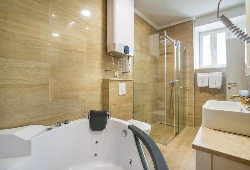 hotel and restaurant conte