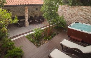 hotel and restaurant conte