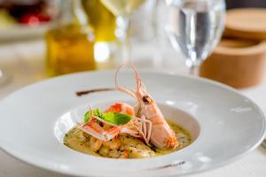 hotel and restaurant conte