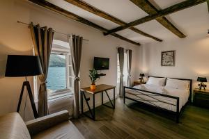 hotel and restaurant conte