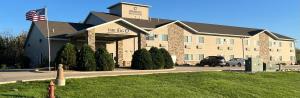 okoboji inn and suites
