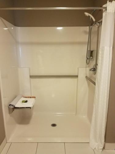 okoboji inn and suites