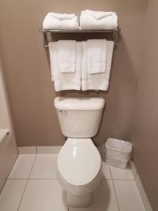 okoboji inn and suites