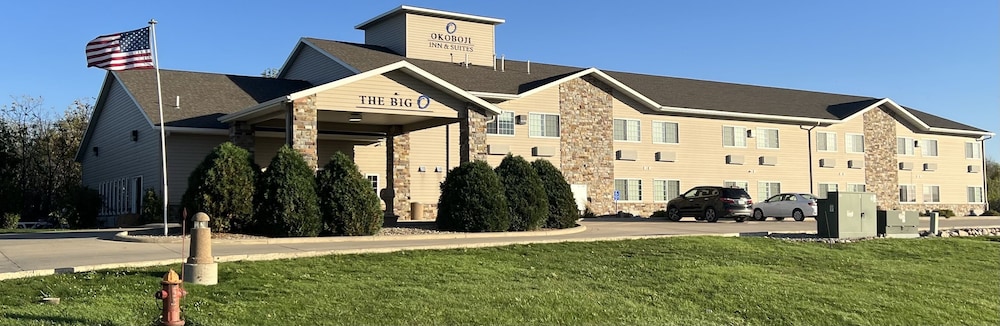 okoboji inn and suites