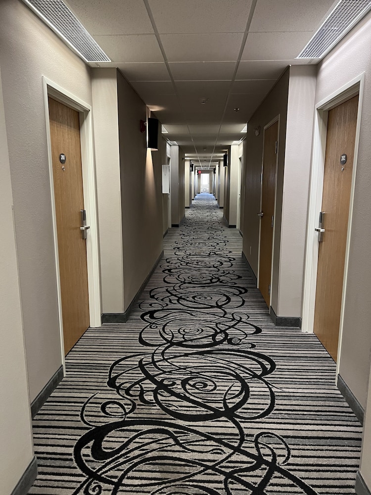 okoboji inn and suites