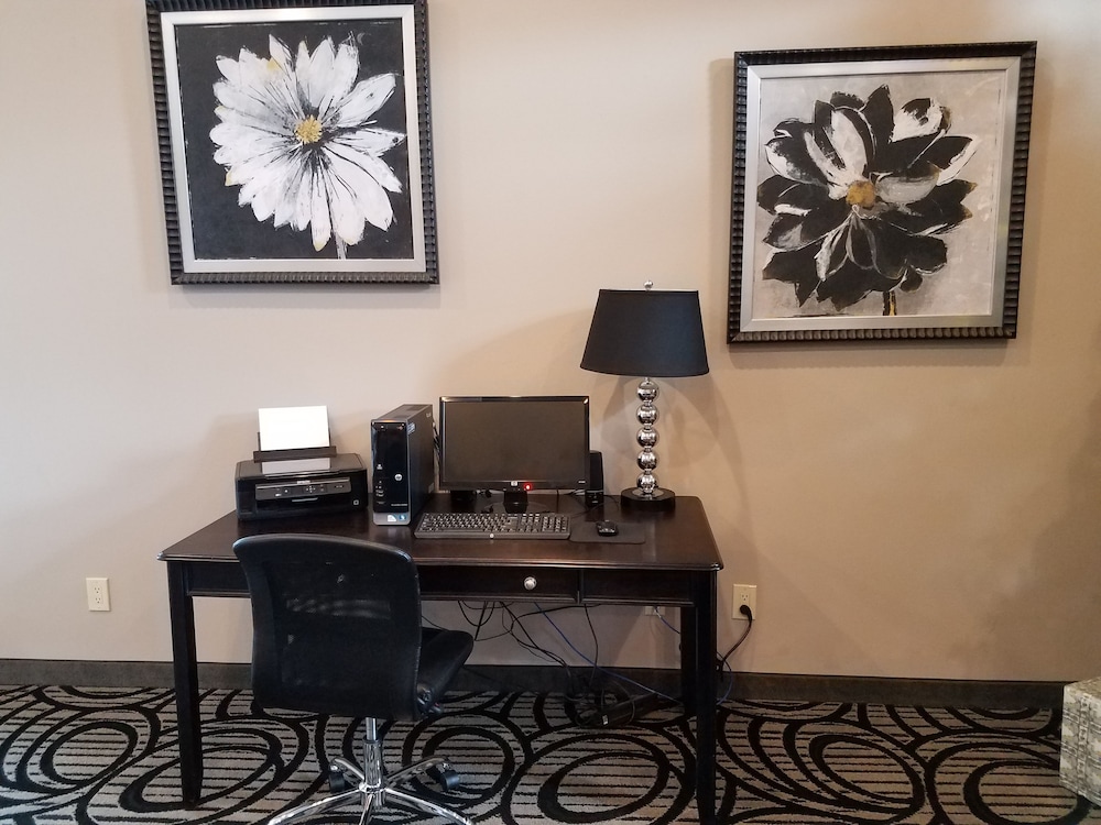 okoboji inn and suites