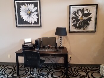 okoboji inn and suites