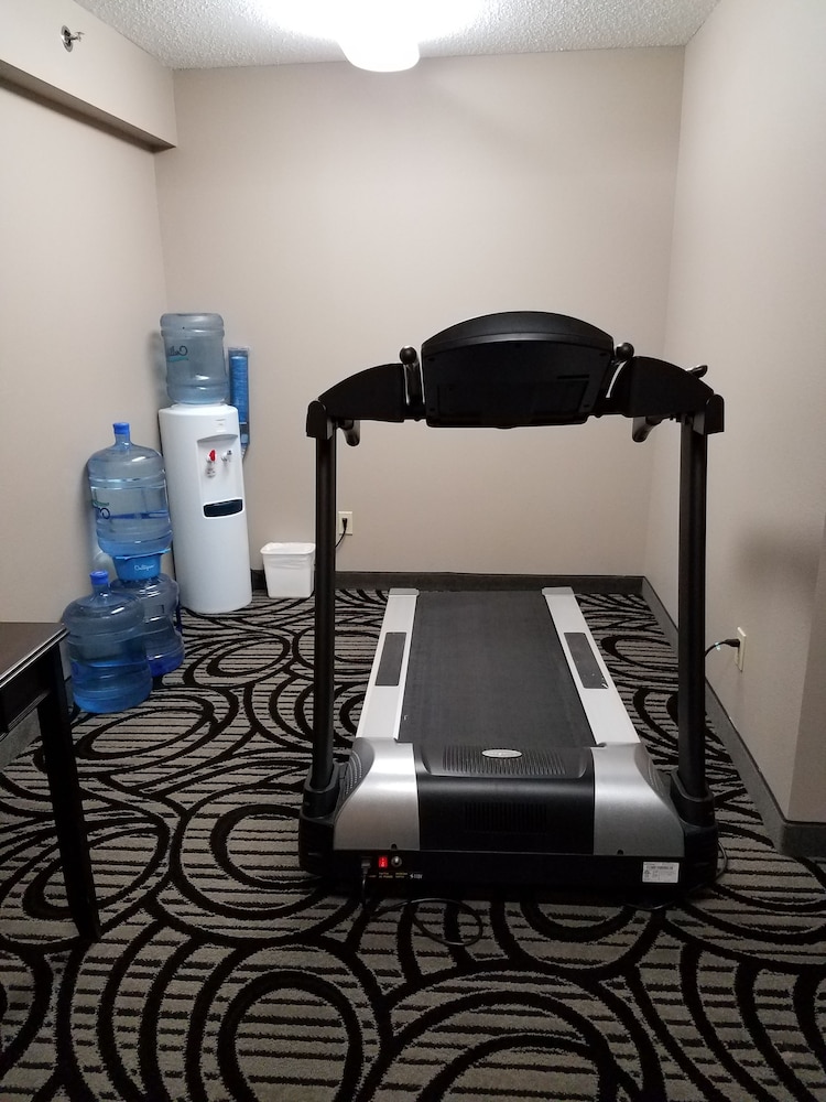 okoboji inn and suites