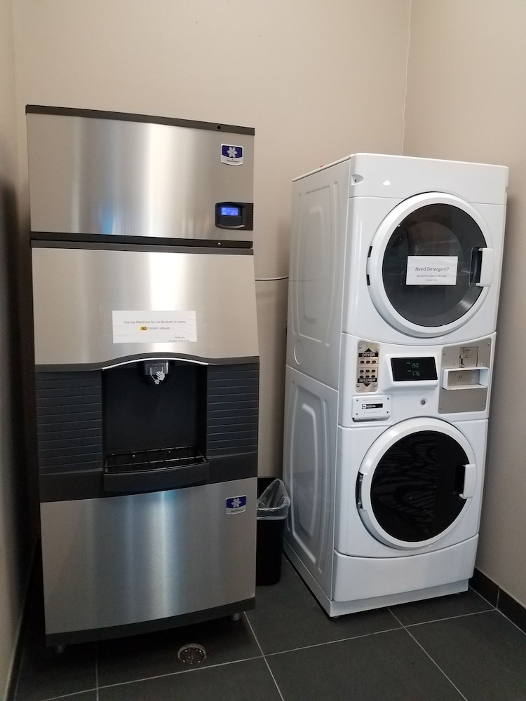 okoboji inn and suites