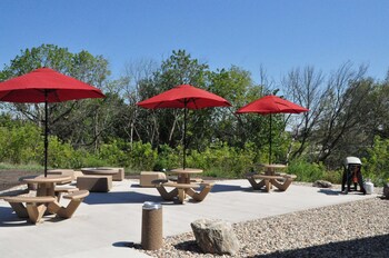 okoboji inn and suites