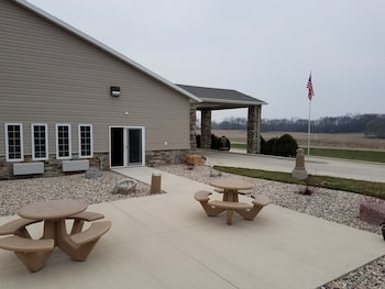 okoboji inn and suites