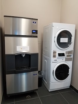 okoboji inn and suites