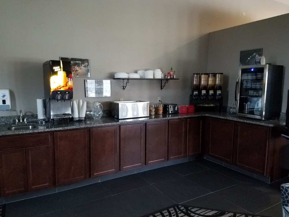 okoboji inn and suites