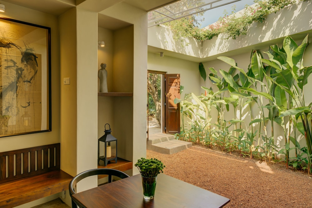 nyne hotels lake lodge colombo