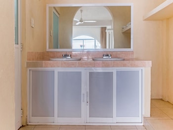 capital o hotel el mejicano acapulco